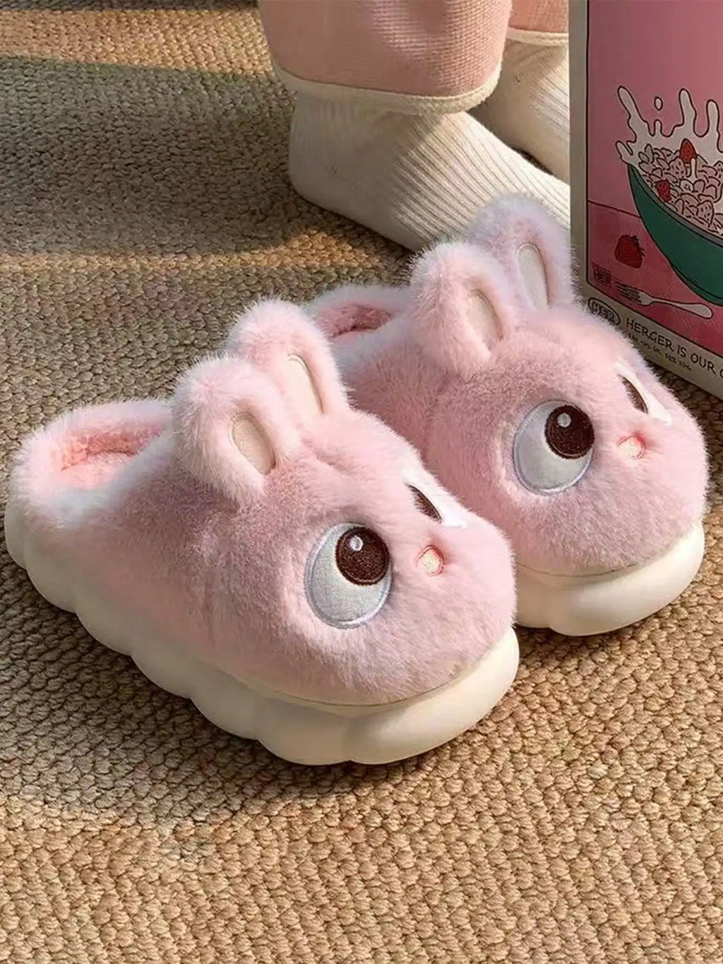 Pantufa Feminina de Pelúcia Coelho Fofinho FRETE GRÁTIS| Antiderrapante, Quentinha e Confortável para Uso Interno
