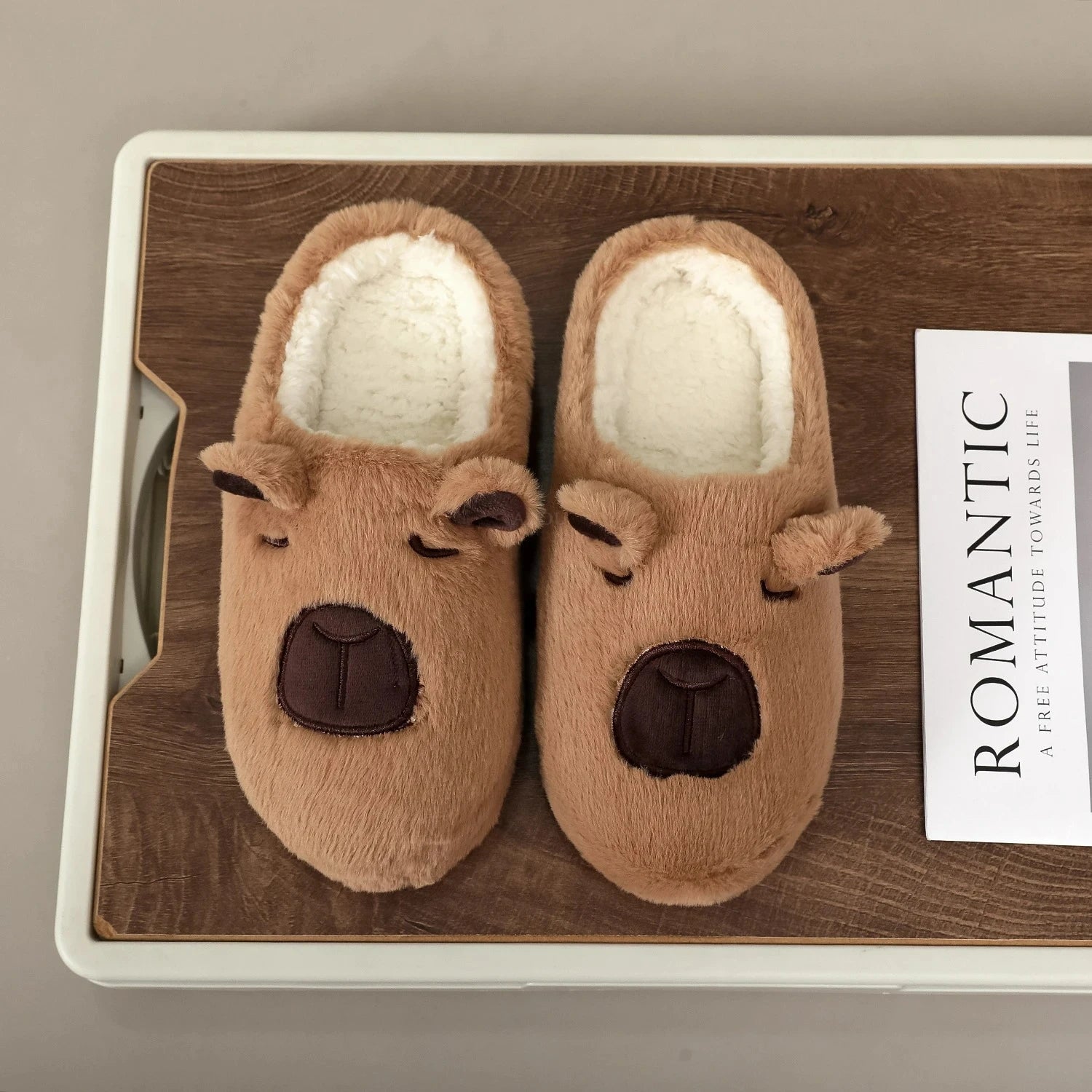 Pantufa Unissex Pelúcia Capivara | Chinelo de Casa Leve Confortável Antiderrapante Inverno 2026 - FRETE GRÁTIS